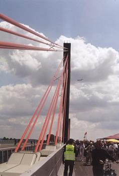 Flughafenbrücke während des Brückenfestes