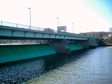 Brücke über das Ruhrwehr in Essen-Kettwig