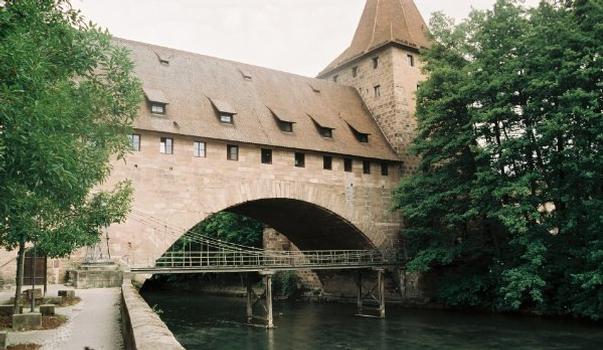 Kettensteg, Nuremberg, avec la Fronveste à l'arrière-plan