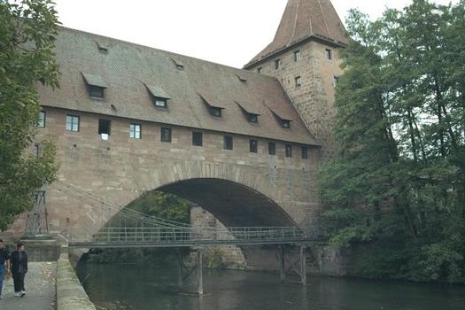 Kettensteg, Nuremberg, avec la Fronveste à l'arrière-plan