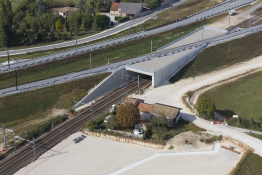 Überwerfungsbauwerk La Couronne − TGV Süd-Europa-Atlantik