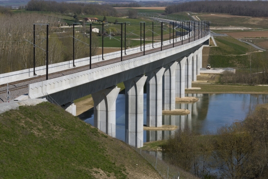 Viaduc de la Charente Nord − TGV Süd-Europa-Atlantik