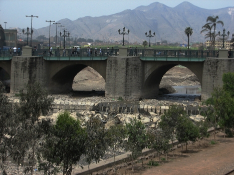 Steinbrücke Lima