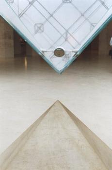 Pyramide inversée im Louvre in Paris