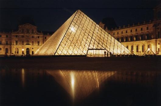 Pyramide des Louvre