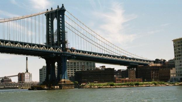 Manhattan Bridge in New York City, New York (USA)