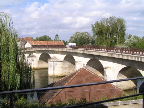 Charentebrücke Mansle