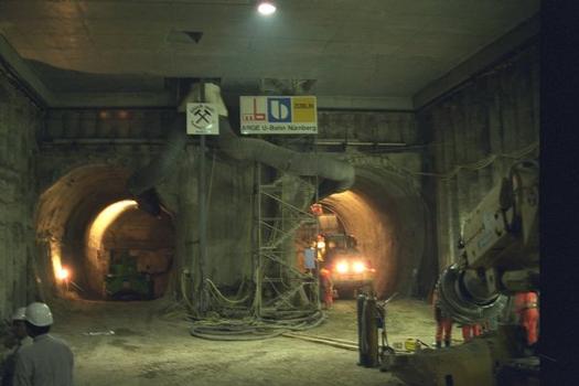 Station Maxfeld et entrées des tunnels sous construction à Nuremberg, Allemagne