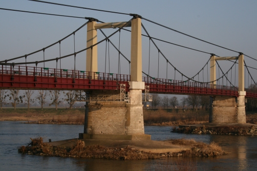 Meung-sur-Loire Suspension Bridge