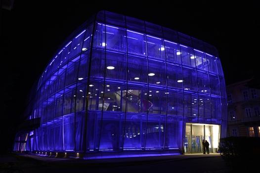 Das am 1. März 2009 eröffnete Haus für Musik und Musiktheater (MUMUTH) der Kunstuniversität Graz in Veranstaltungsbeleuchtung