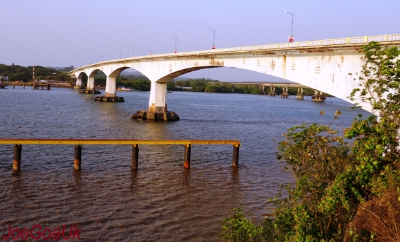 Pont sur le Zuari