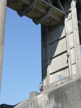 Nicolas Janberg climbing the Pont Albert-Loupe during a technical excursion organized by the AFGC