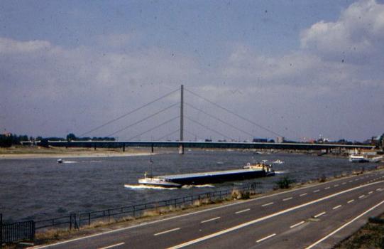 Pont d'Oberkassel à Düsseldorf, Allemagne