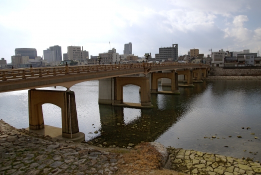 Tsurumi-Brücke