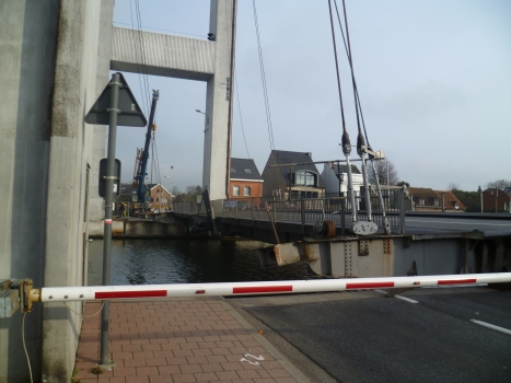 Le pont de Humbeek après avoir été heurté par un bateau le 17 janvier 2019.