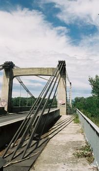 Pertuis Suspension Bridge