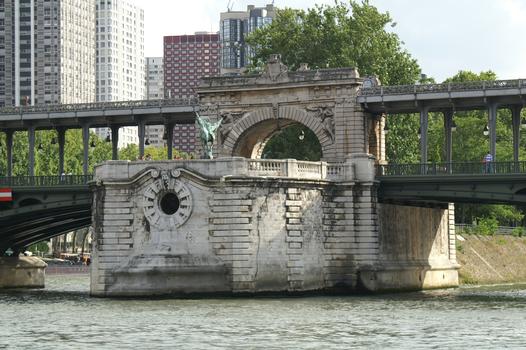 Bir-Hakeim Bridge, Paris