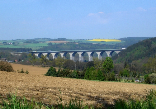 Pont sur la vallée de la Weiße Elster
