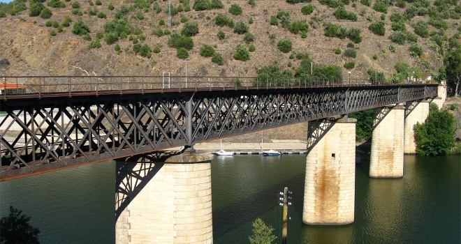Internationale Eisenbahnbrücke über den Águeda