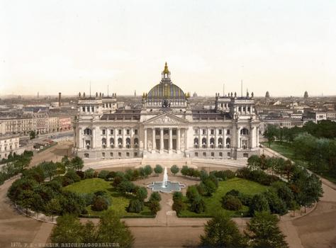Das Reichstagsgebäude bis um 1900. Blick von der Siegessäule