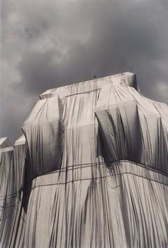 Reichstag à Berlin enveloppé par Christo