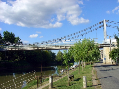 Saint-Denis-de-Pile Bridge