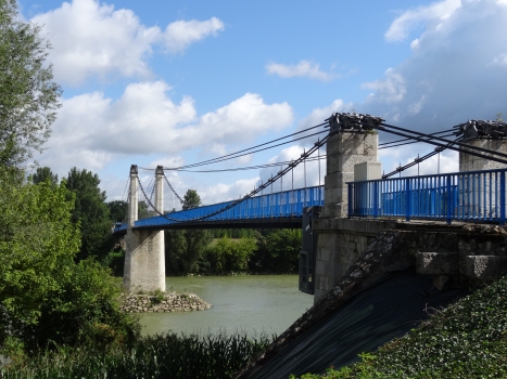 Sauveterre-Saint-Denis Suspension Bridge