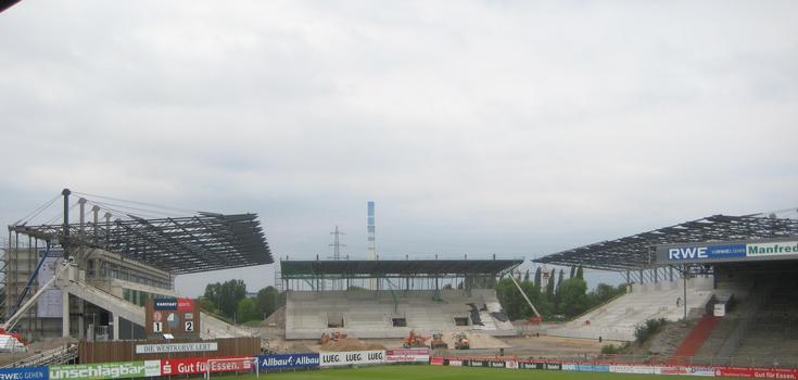 Das Stadion Essen in der Rohbauphase aus Sicht des alten Georg-Melches-Stadions