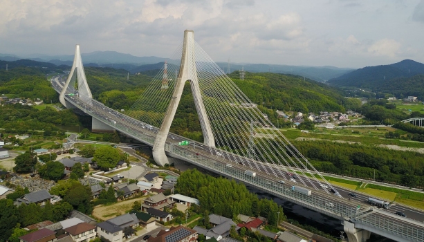 Yahagigawa-Brücke