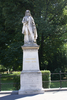 Johann Bernhard Fischer von ErlachStatue devant l'hôtel de ville de Vienne : Johann Bernhard Fischer von Erlach Statue devant l'hôtel de ville de Vienne