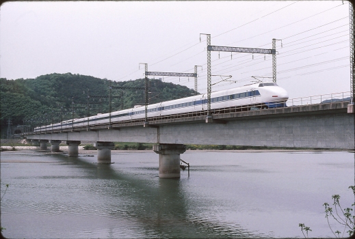 Yoshiigawa-Brücke