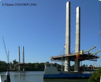 Eleanor Schonell Bridge, Brisbane. Construction des piles et du tablier, le 9 mai 2006