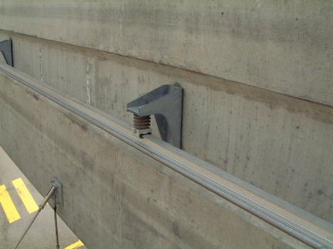 Power rail on the side of the precast beam with typical connection