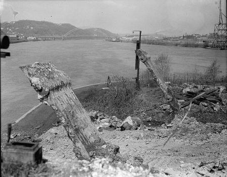 Point Bridge, Pittsburgh, Pennslyvania : Remains of eye-bars of anchors for first Point Bridge (demolished 1927)
(HAER, PA,2-PITBU,38-3)