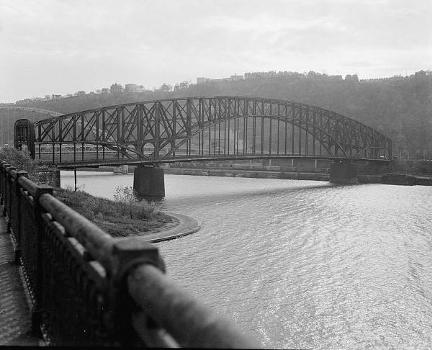 Point Bridge, Pittsburgh, Pennslyvania. View from the Northwest.
(HAER, PA,2-PITBU,38-4)