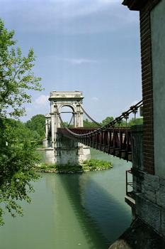 Givors suspension bridge