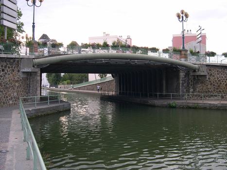 Brücke auf der Avenue du Général Leclerc (D115) über den Ourcq-Kanal in Pantin