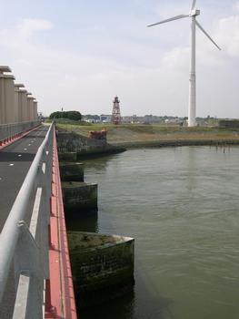 Afsluitdijk - Ecluses de décharge à Den Oever - Entre Den Oever et Harlingen - Zuiderzee - Hollande