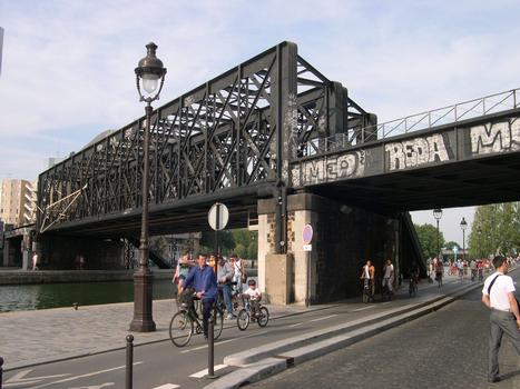 Pont de la petite ceinture sur le Canal de l'Ourcq:19ème arrondissement, Paris, Ile de France, France
