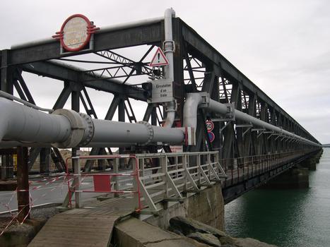 Zufahrtsviadukt zur Mole vom Hafen La Rochelle
