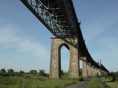Pont ferroviaire de Cubzac - Entre Cubzac-les-Ponts, Gironde (33), Aquitaine, France et Saint-Vincent-de-Paul, Gironde (33), Aquitaine, France