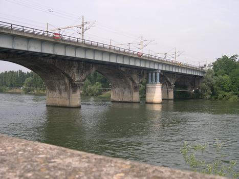 Ile de la Commune Railroad Bridge