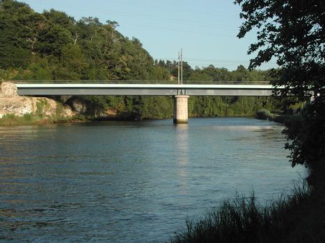Railroad bridge across the Nive at Bayonne, France