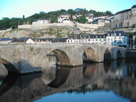 Vieux pont de Terrasson-la-Villedieu - Terrasson-la-Villedieu, Dordogne (24), Aquitaine, France