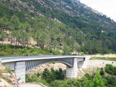 Vecchiobrücke im Zuge der RN 193 in Korsika