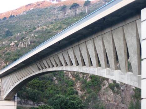 Vecchiobrücke im Zuge der RN 193 in Korsika