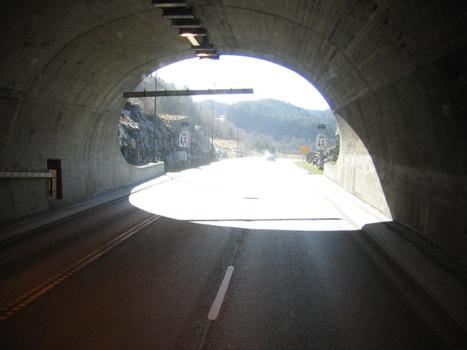 Südostportal Bømlafjordtunnelen, der laut Schild im Tunnel eine Tiefe von -260.4 Meter erreicht