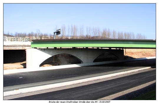 Anschlußstelle Lobeda - die neue Brücke der Stadtrodaer Straße, die zukünftig über die A4 führt