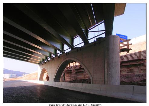 Anschlußstelle Lobeda - die neue Brücke der Stadtrodaer Straße, die zukünftig über die A4 führt