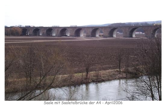 die Brücke von Göschwitz aus gesehen